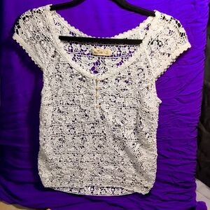 Hollister woman's Crochet floral lace top. Off white. Size Small.